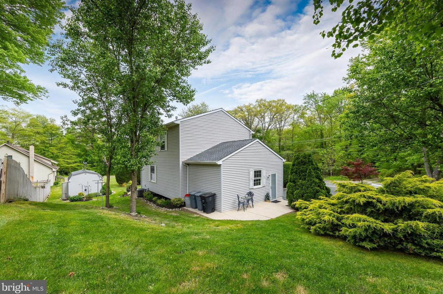 801 May Ave, West Deptford NJ 08096-4748 exterior