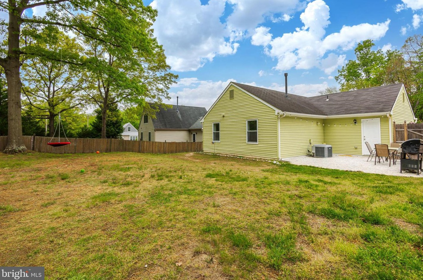 4 Tallowood Dr, Aura, NJ 08028-9633
