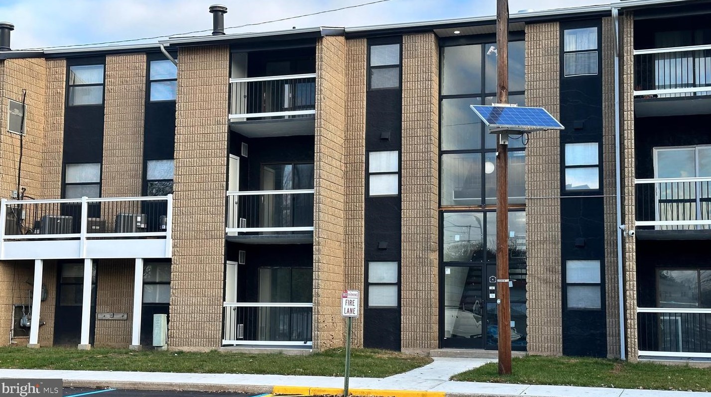 300 Broadway, West Deptford NJ 08093-1176 exterior