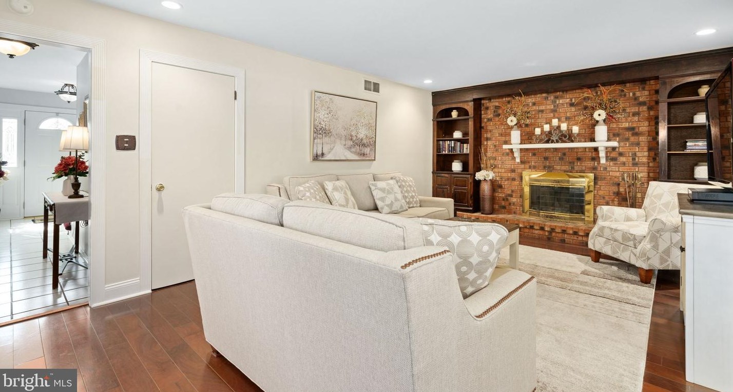 112 Cranford Ct, West Deptford NJ 08096-4200 exterior