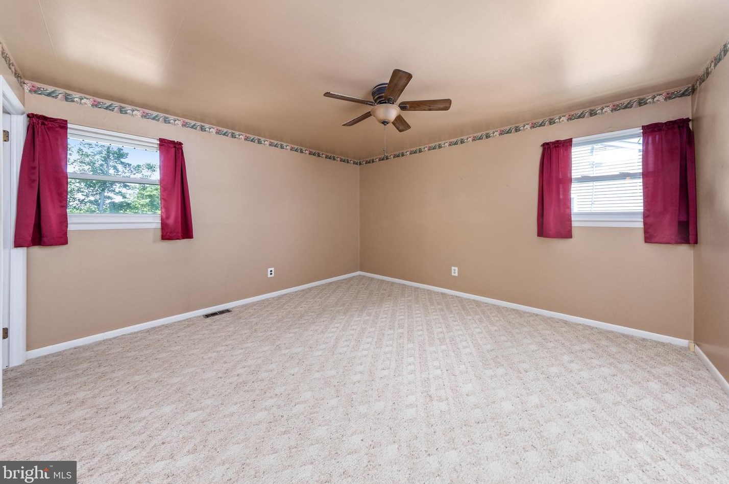 1 Lauderdale Rd, West Deptford NJ 08096-3938 exterior