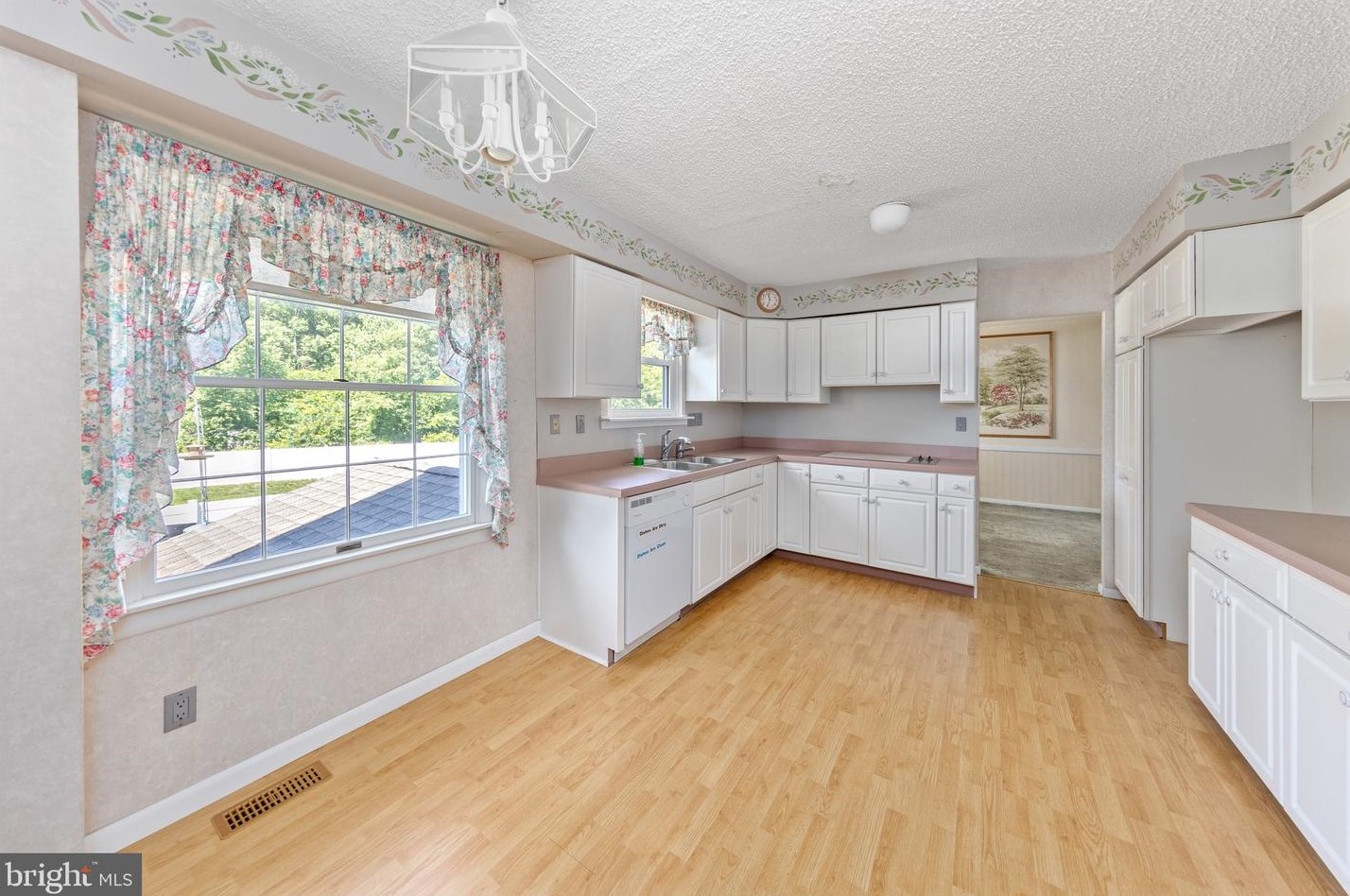 1 Lauderdale Rd, West Deptford NJ 08096-3938 exterior