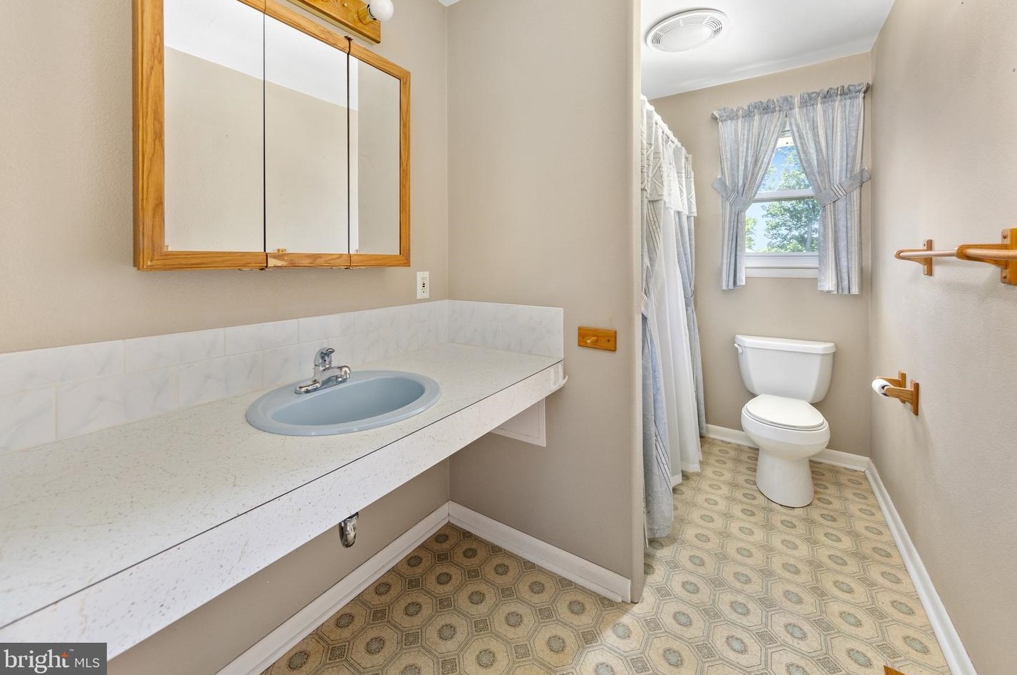 1 Lauderdale Rd, West Deptford NJ 08096-3938 exterior