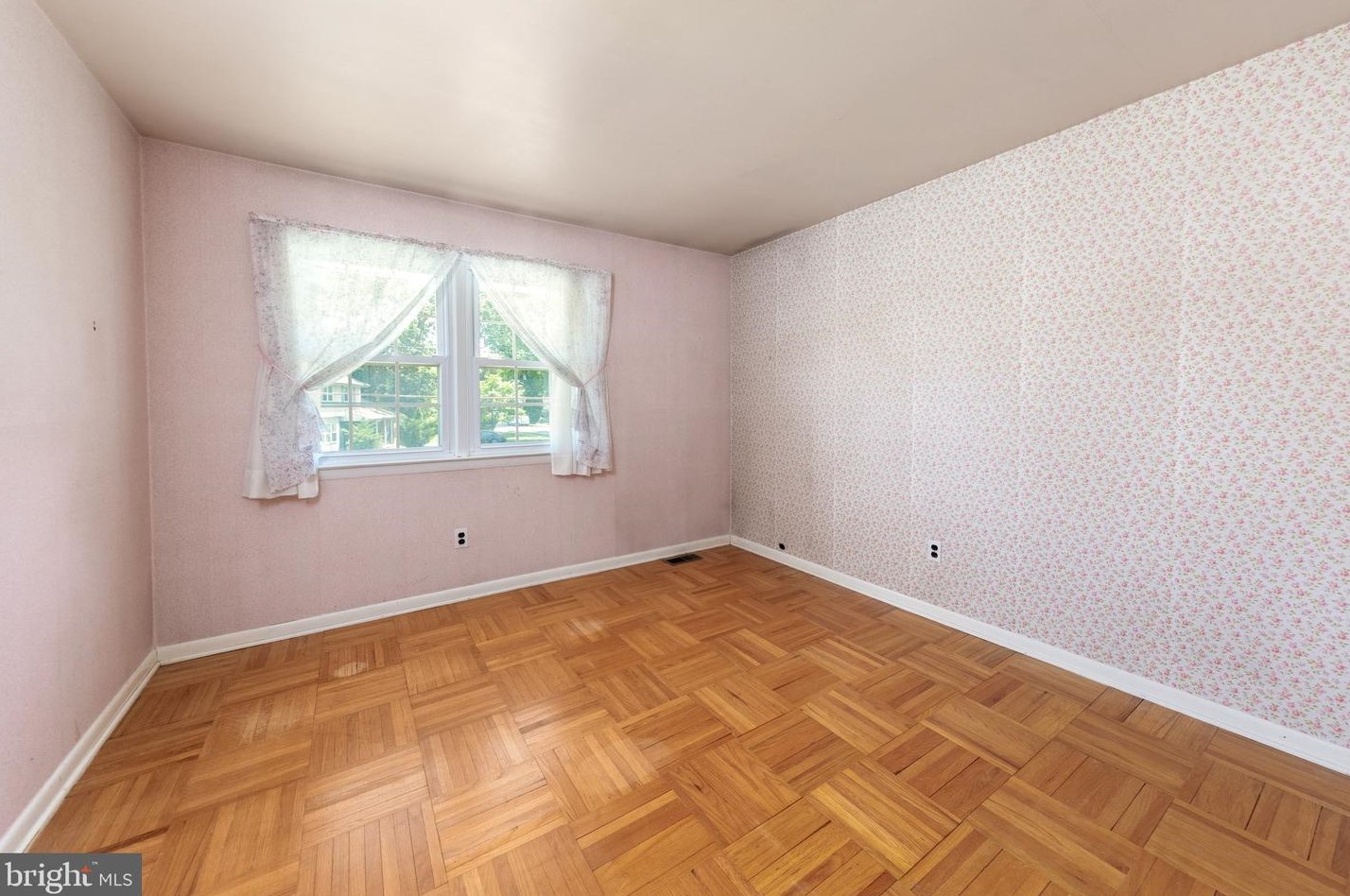 1 Lauderdale Rd, West Deptford NJ 08096-3938 exterior