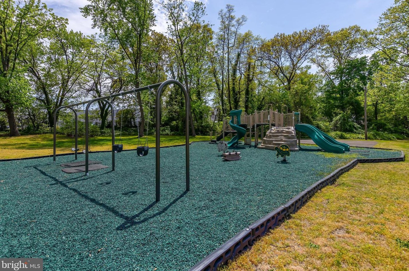 1 Lauderdale Rd, West Deptford NJ 08096-3938 exterior