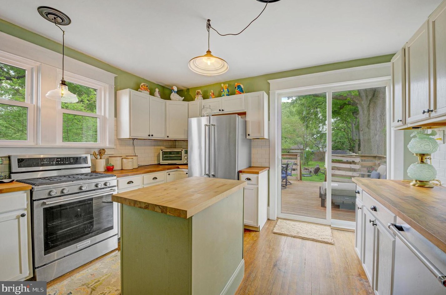 51 Elberne Ave, West Deptford NJ 08093-1715 exterior