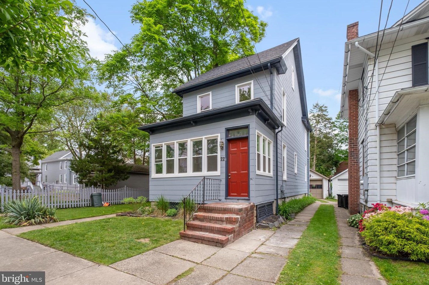 22 Davis St, West Deptford, NJ 08096-5864