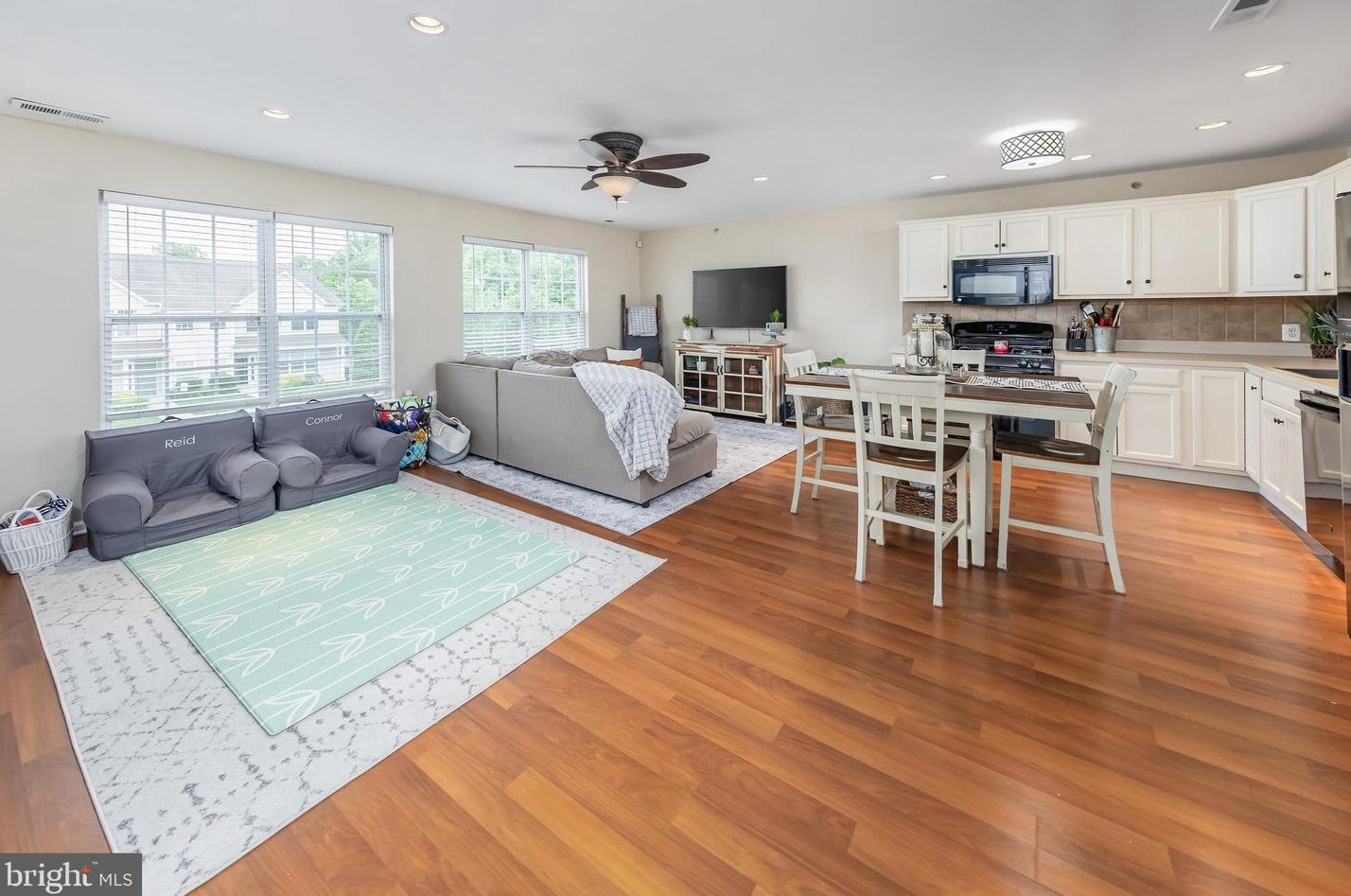 408 Red Bud Ln, West Deptford, NJ 08051