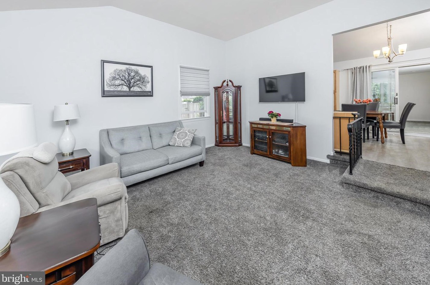 21 Ash Ave, West Deptford, NJ 08096-6315