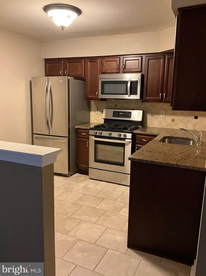 1092 Tristram Cir, West Deptford NJ  08051-2225 exterior