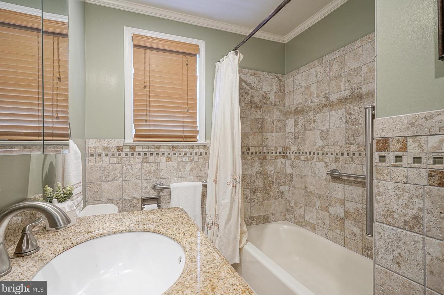 405 Red Bank Ave, West Deptford NJ 08063-1435 exterior