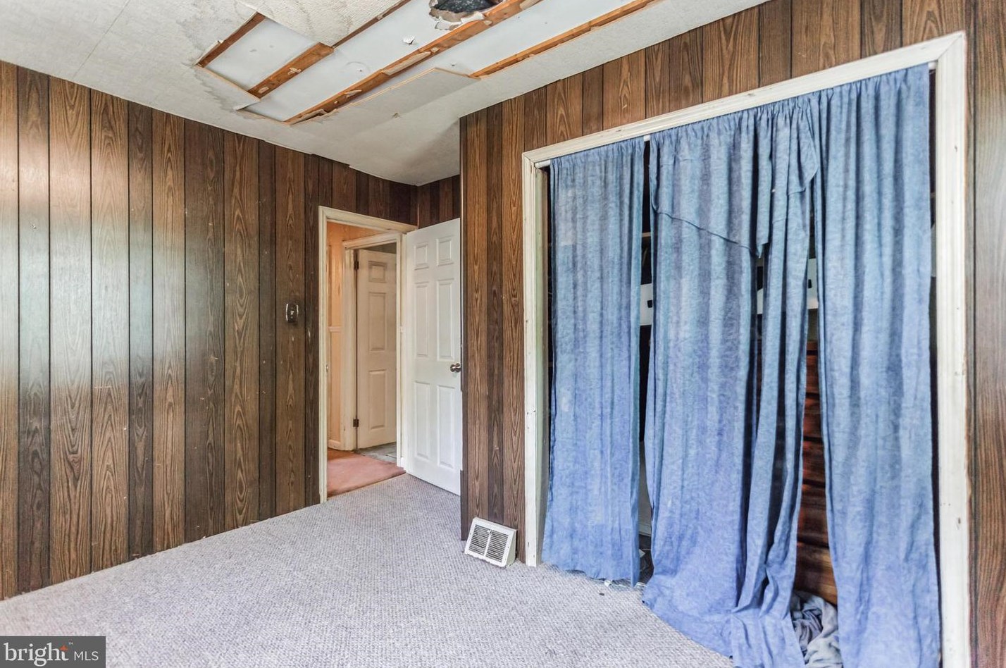 301 Columbia Blvd, West Deptford NJ 08063-1013 exterior