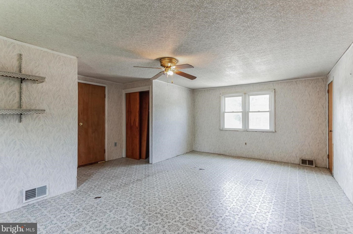 301 Columbia Blvd, West Deptford NJ 08063-1013 exterior