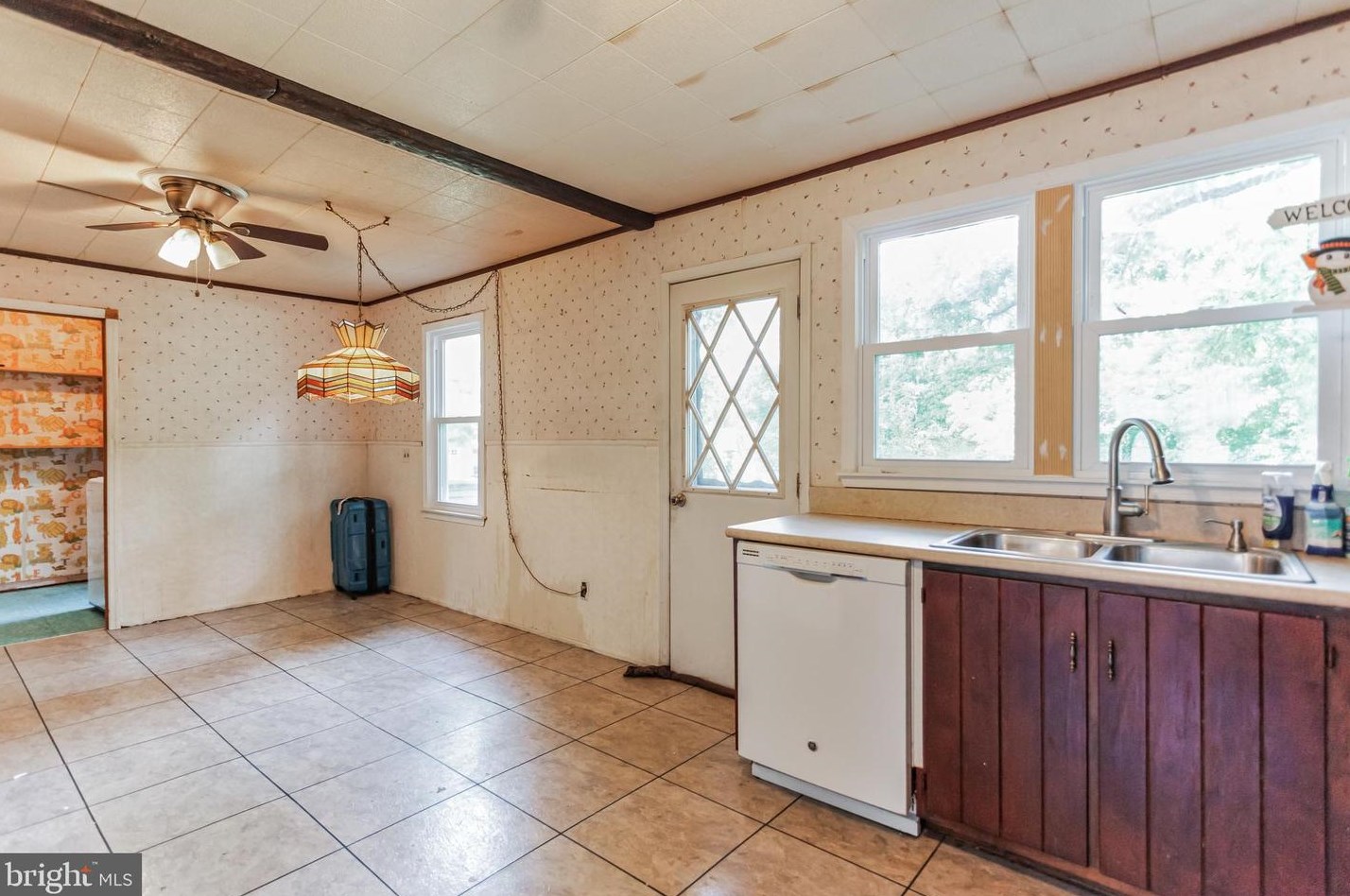 301 Columbia Blvd, West Deptford NJ 08063-1013 exterior