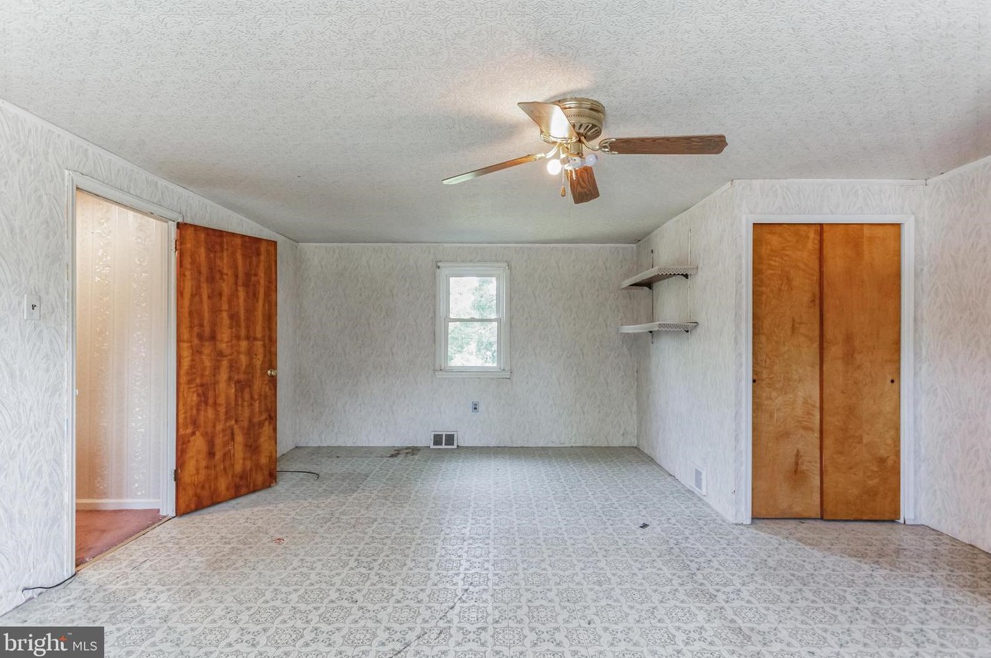 301 Columbia Blvd, West Deptford NJ 08063-1013 exterior