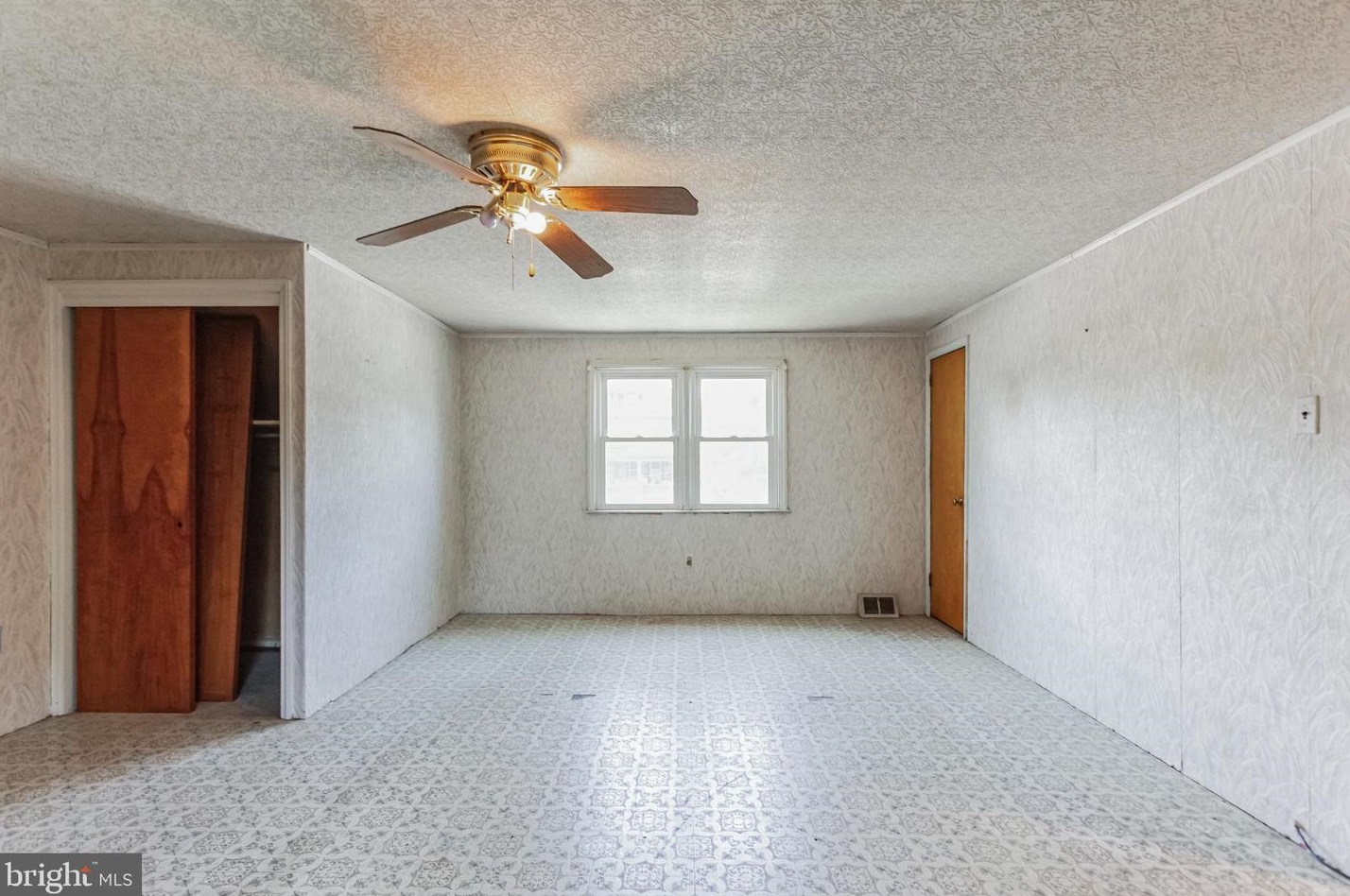 301 Columbia Blvd, West Deptford NJ 08063-1013 exterior