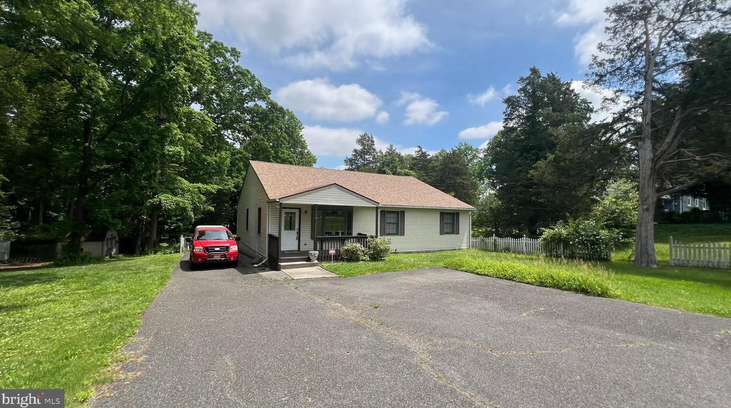 2704 County House Rd, West Deptford, NJ 08096-4520