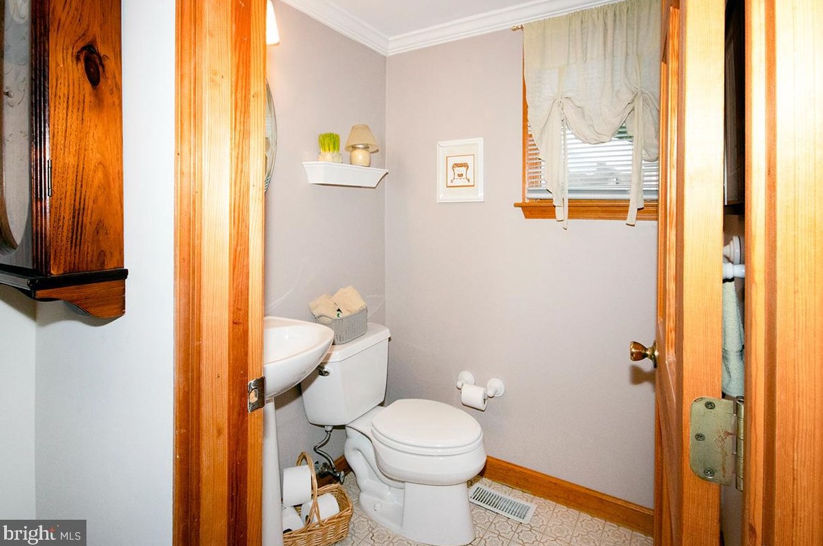 831 Canal St, Blenheim NJ 08012-1033 exterior