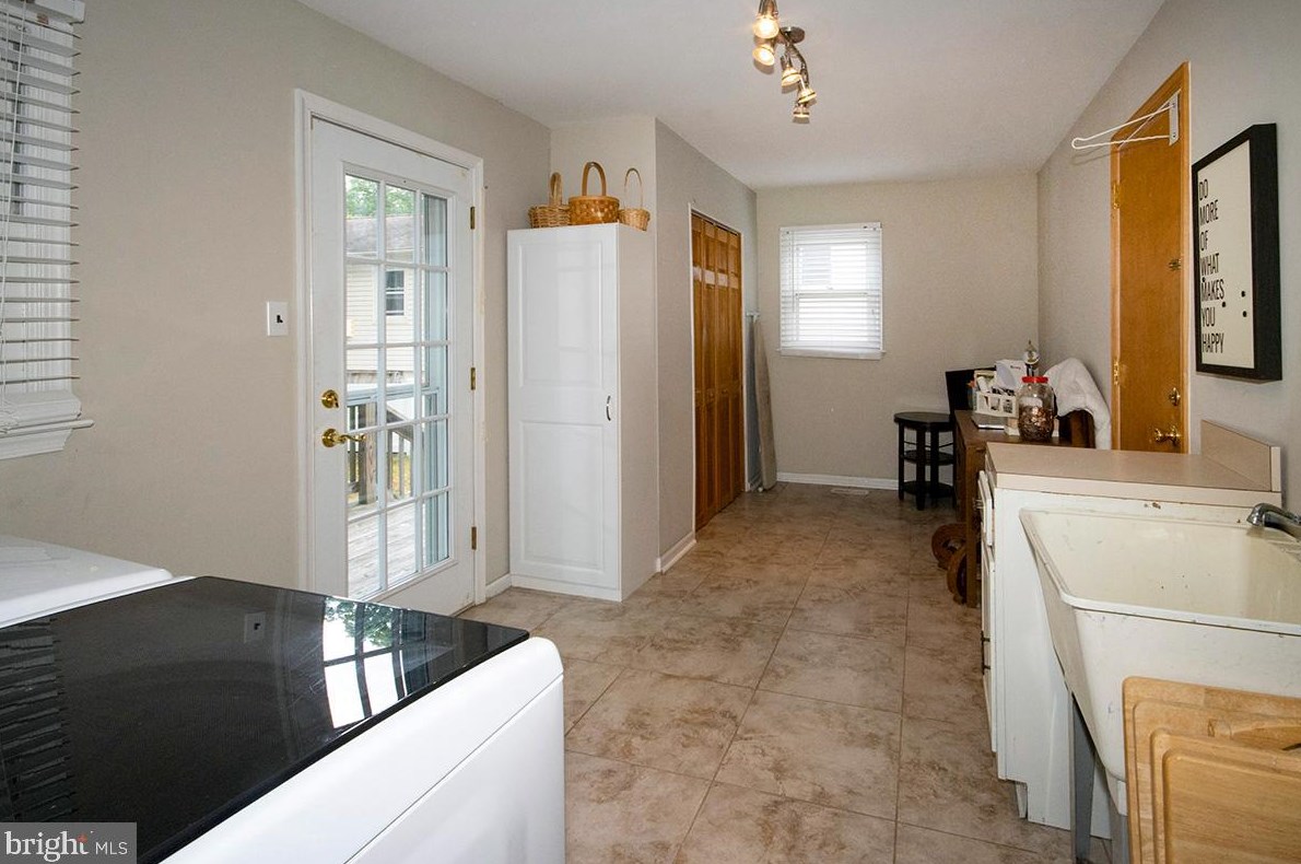 831 Canal St, Blenheim NJ 08012-1033 exterior