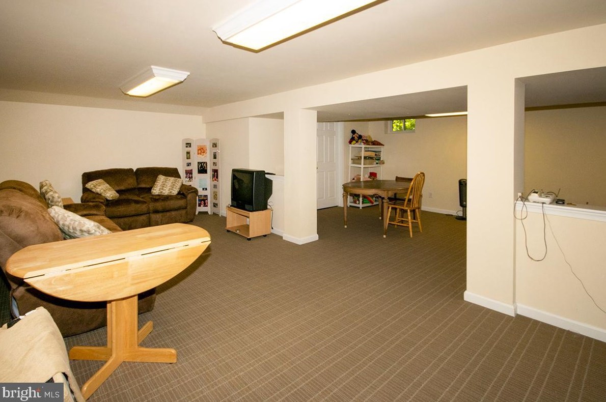 831 Canal St, Blenheim NJ 08012-1033 exterior