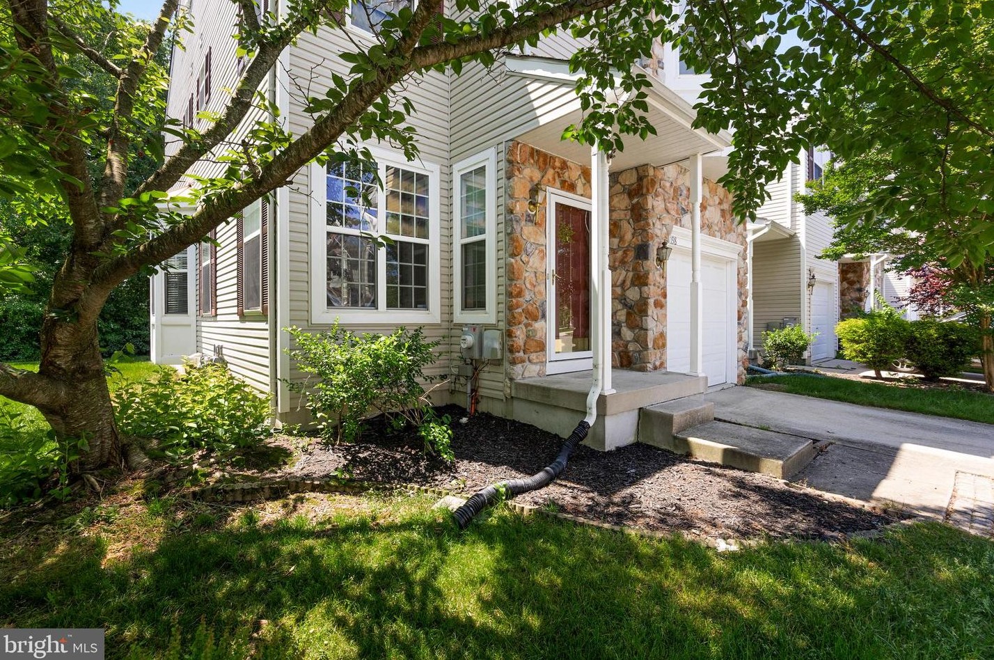 198 Chancellor Dr, West Deptford, NJ 08096-5155