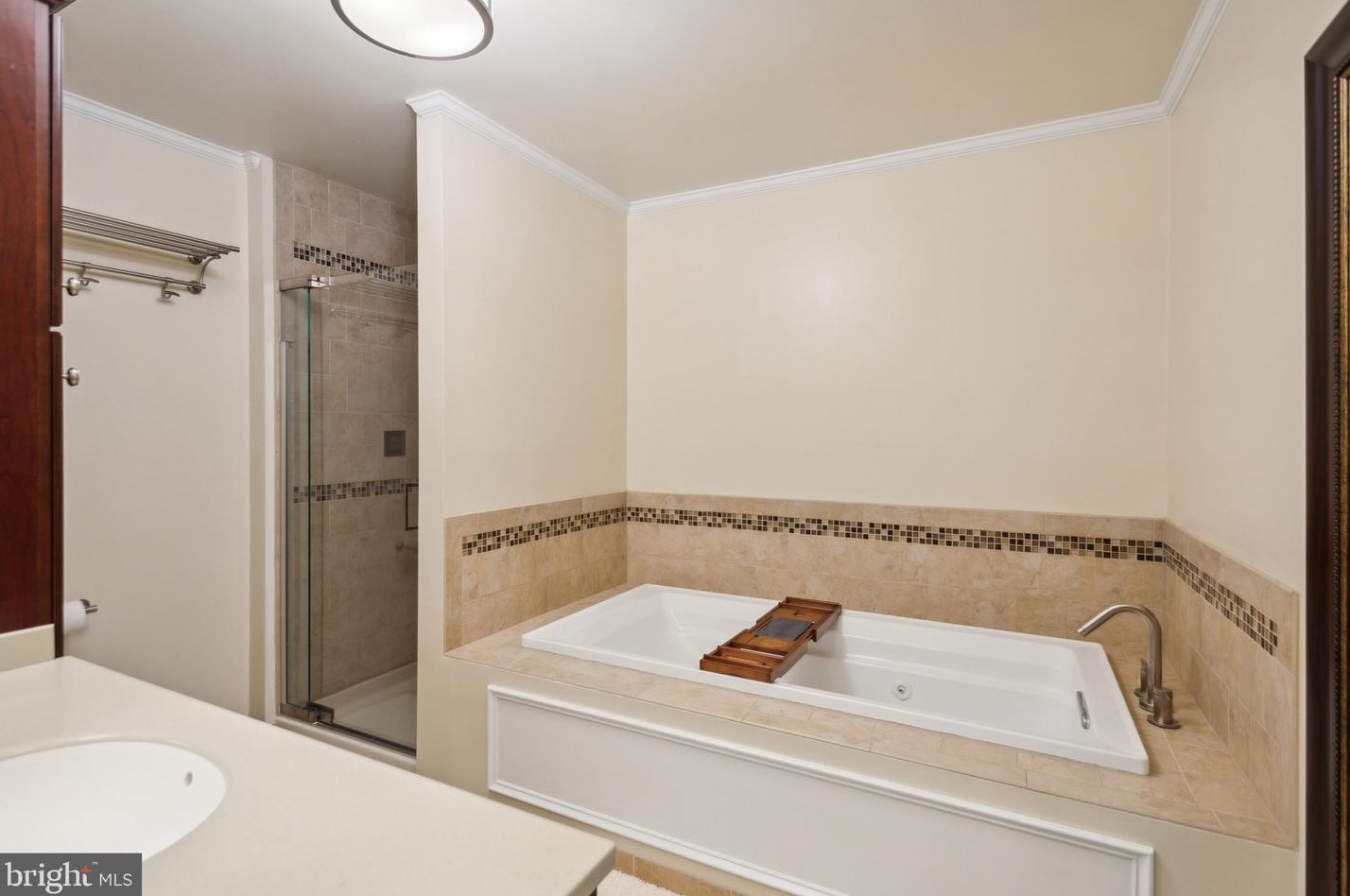 224 Foxboro Dr, Aura NJ 08028-3004 exterior