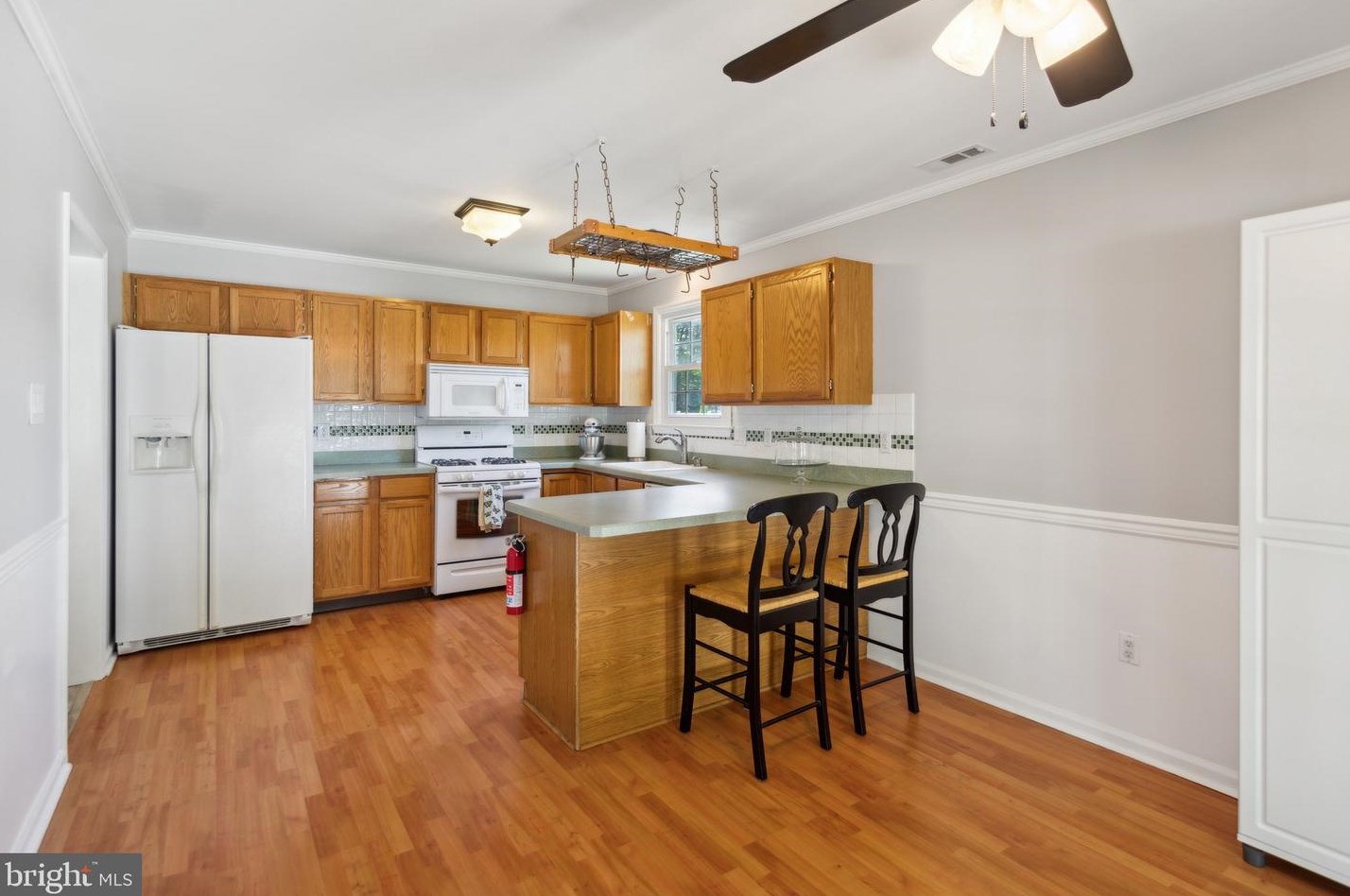 224 Foxboro Dr, Aura NJ 08028-3004 exterior