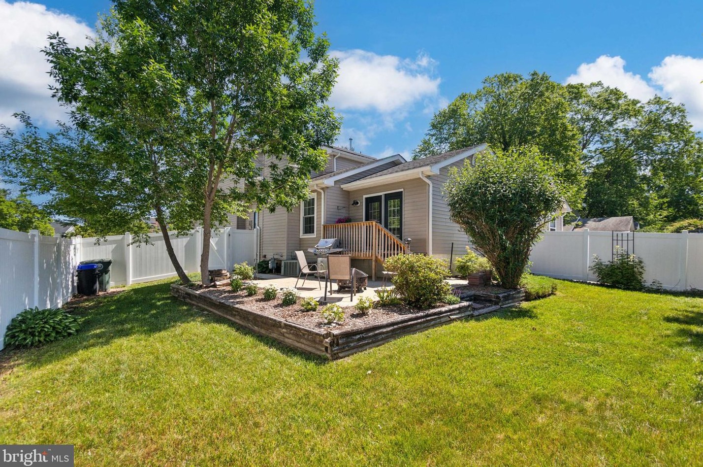 224 Foxboro Dr, Aura NJ 08028-3004 exterior