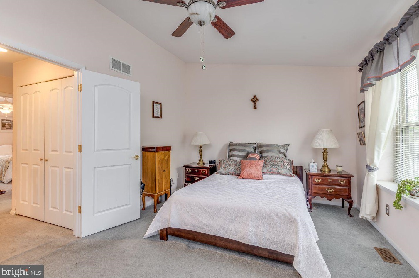 102 Brent Ct, West Deptford NJ  08086-2004 exterior