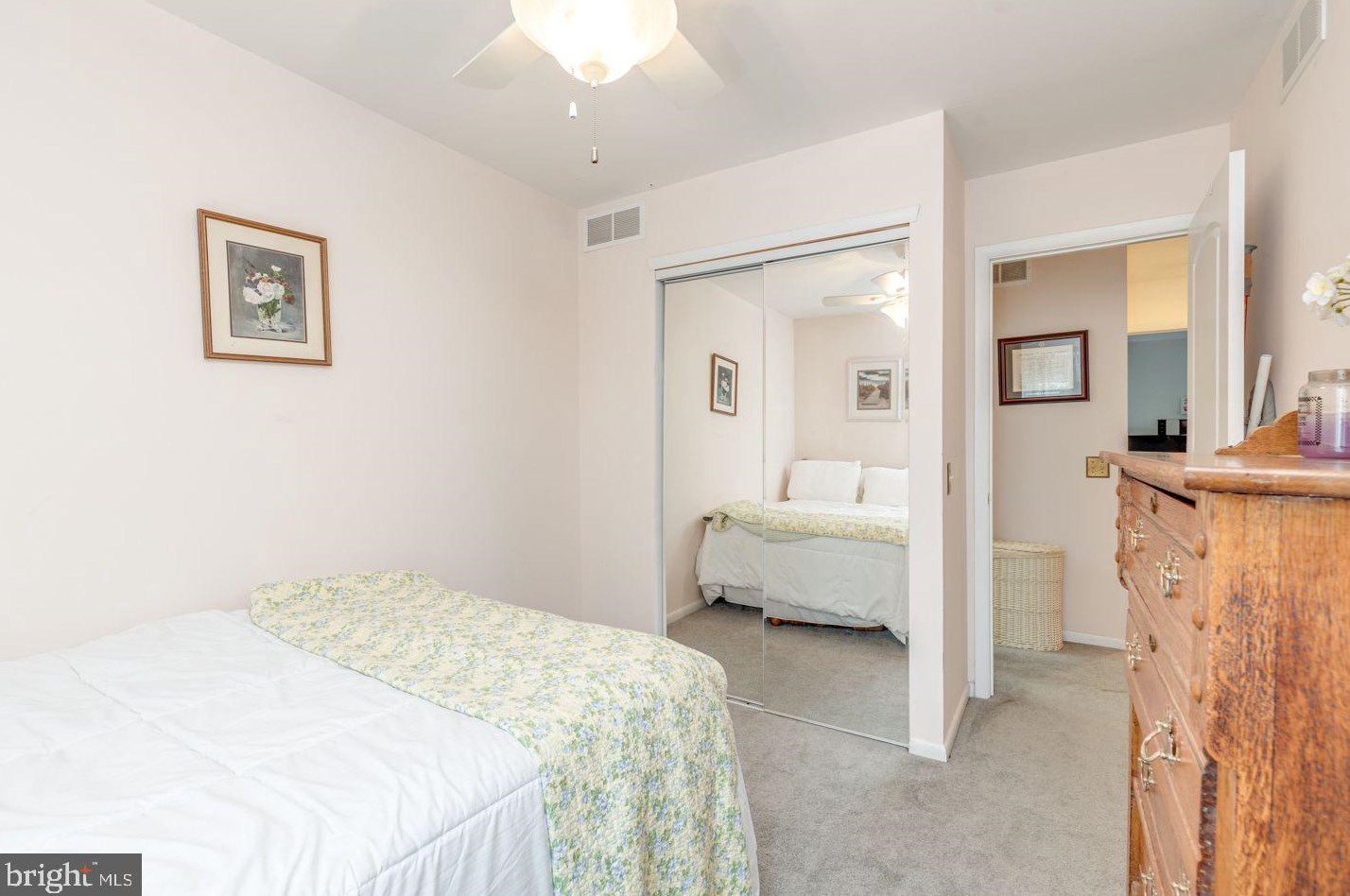 102 Brent Ct, West Deptford NJ  08086-2004 exterior