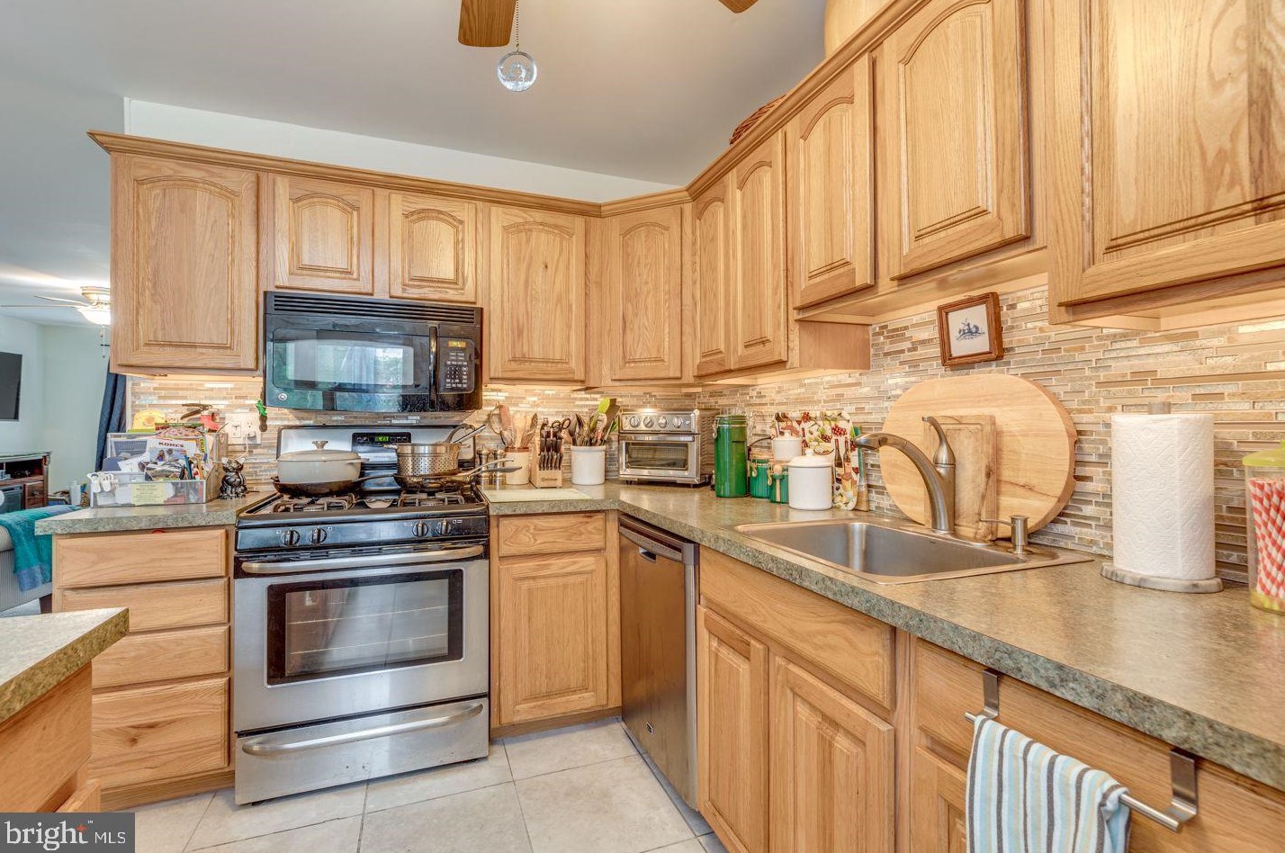 102 Brent Ct, West Deptford NJ  08086-2004 exterior