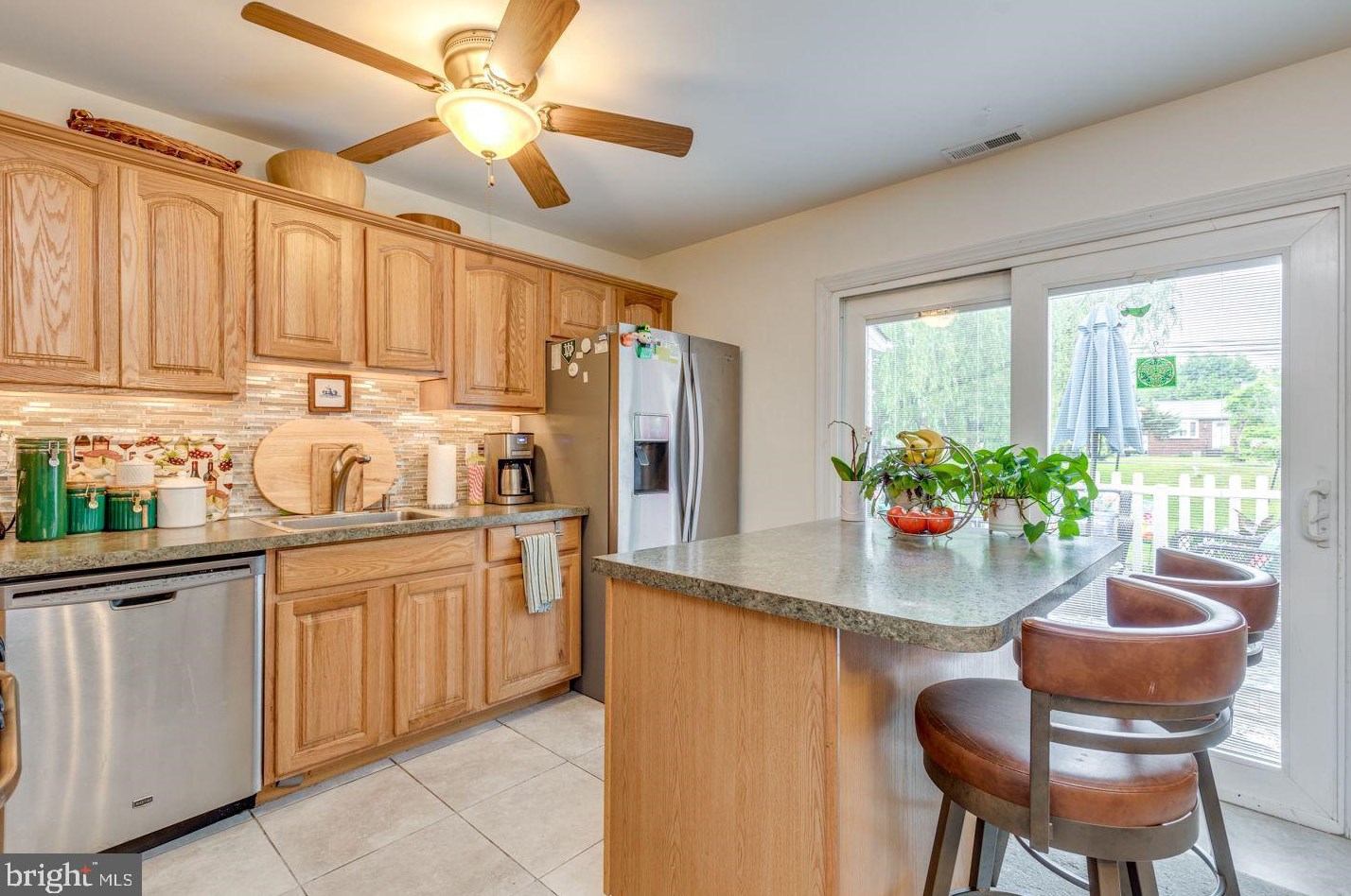 102 Brent Ct, West Deptford NJ  08086-2004 exterior