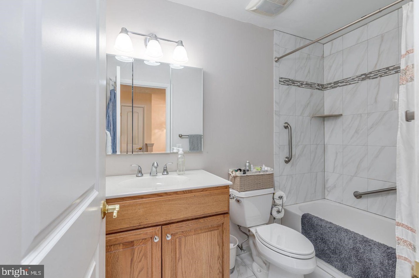 102 Brent Ct, West Deptford NJ  08086-2004 exterior