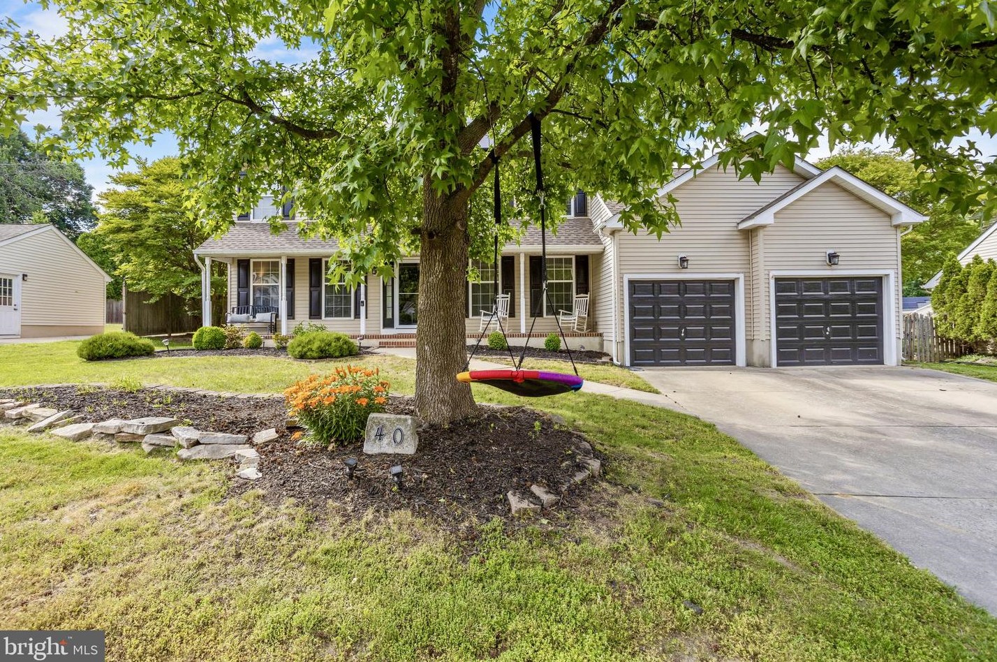 40 Autumn Ridge Dr, Aura, NJ 08028-3110