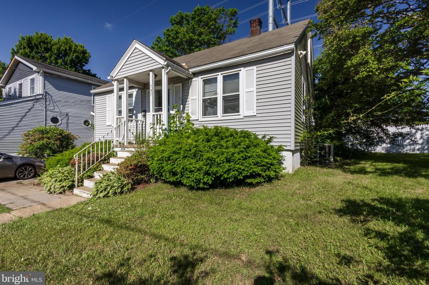 737 Washington Ave, West Deptford, NJ 08096-3546