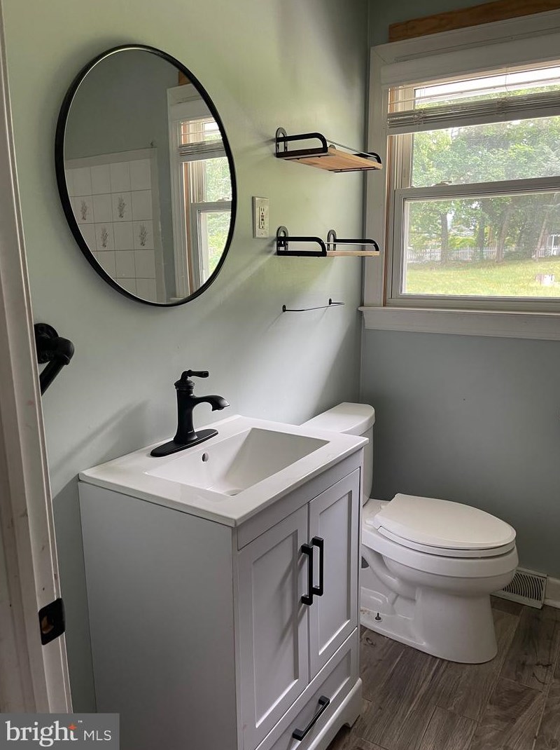 131 Military Dr, West Deptford NJ 08063-1556 exterior