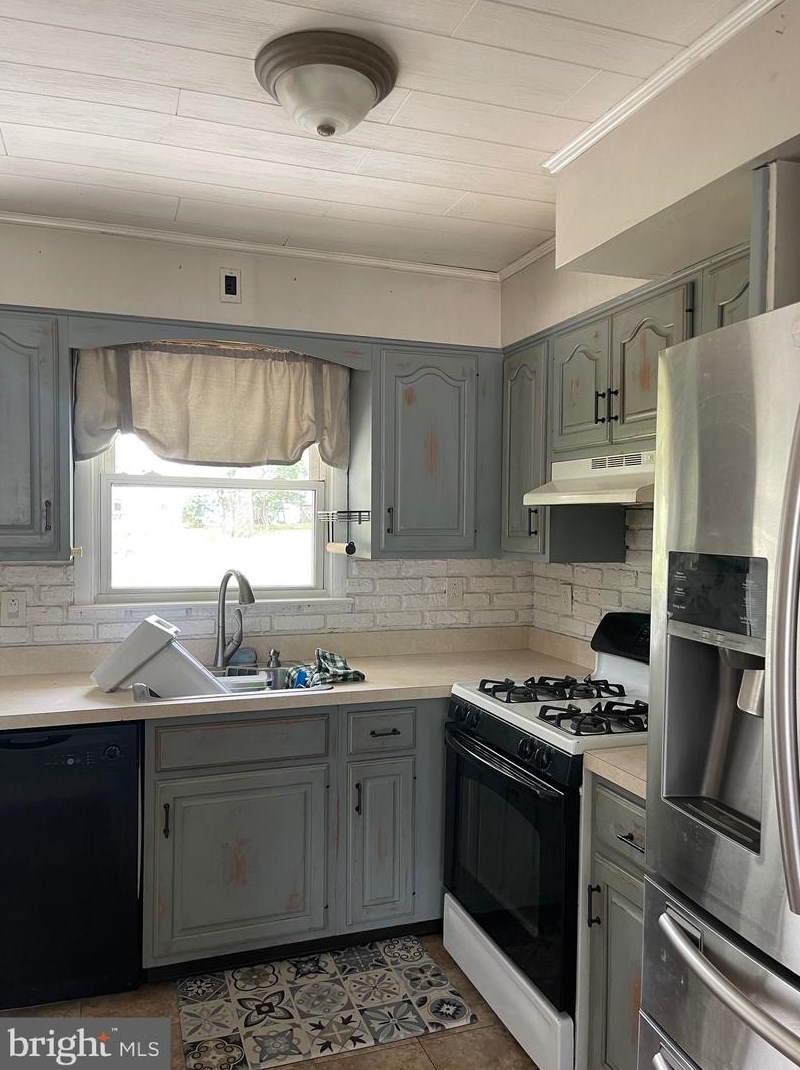 131 Military Dr, West Deptford NJ 08063-1556 exterior