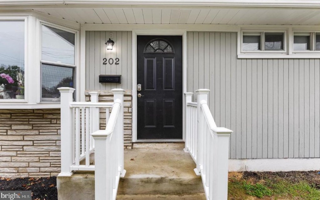 202 Rule Ct, Aura, NJ 08028