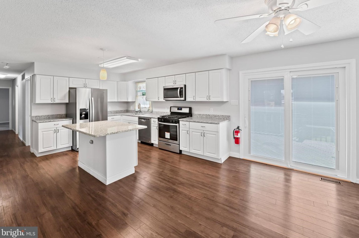 42 Lee Ave, West Deptford, NJ 08096