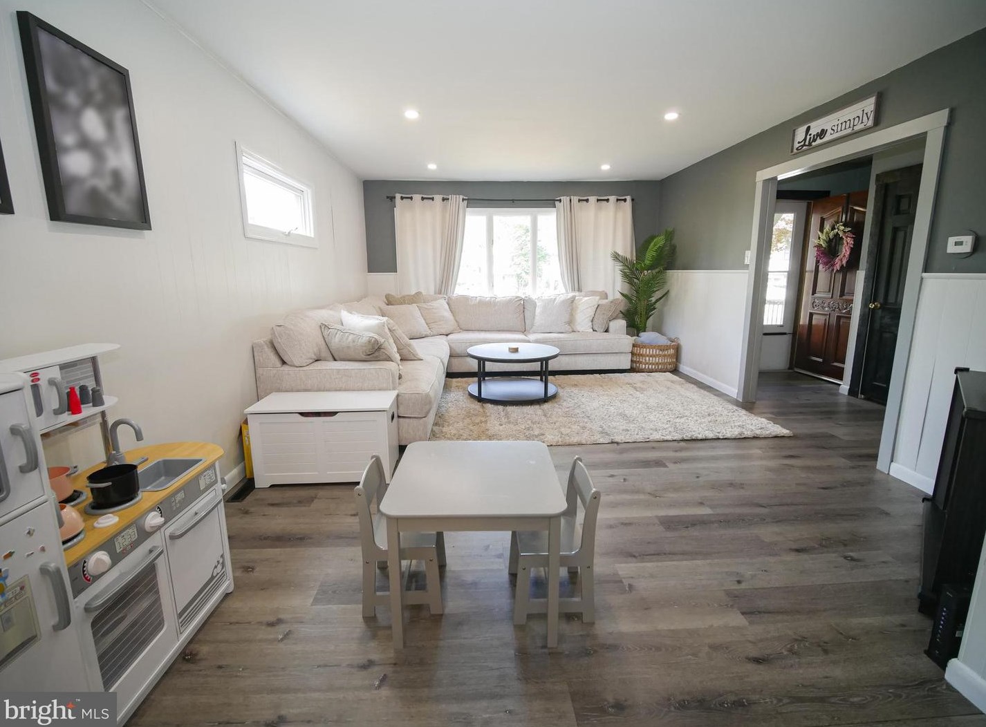 50 Holly Dr, West Deptford NJ  08096-3317 exterior