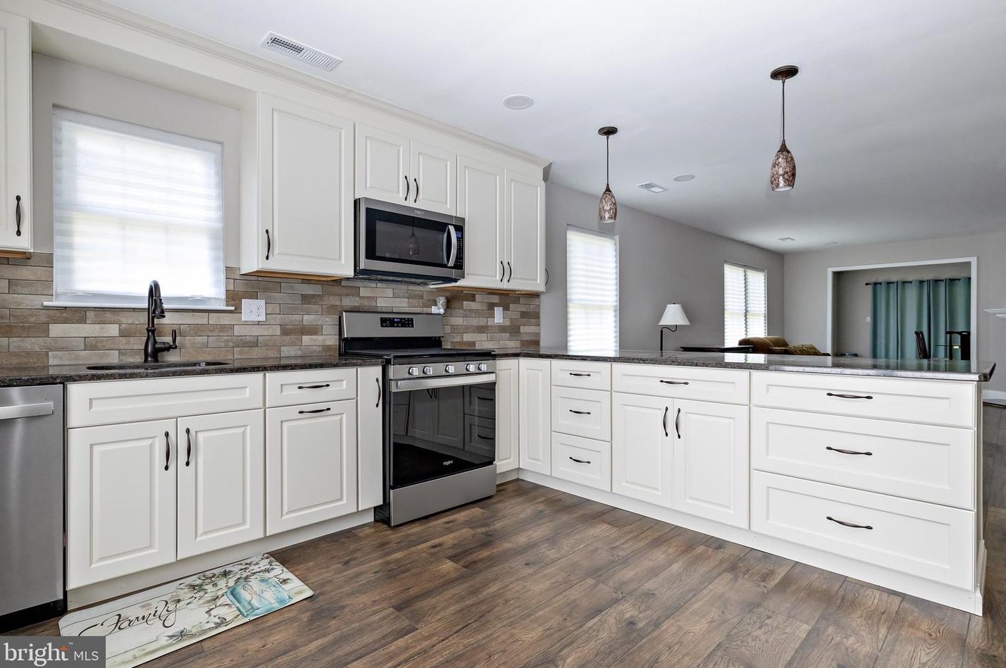 16 Kelly Dr, West Deptford, NJ 08096