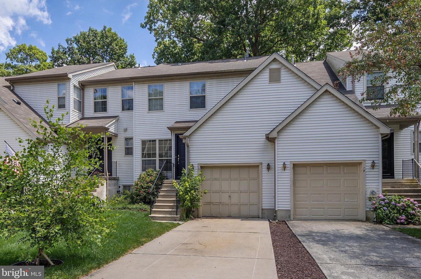17 Woodstream Ct, West Deptford, NJ 08051