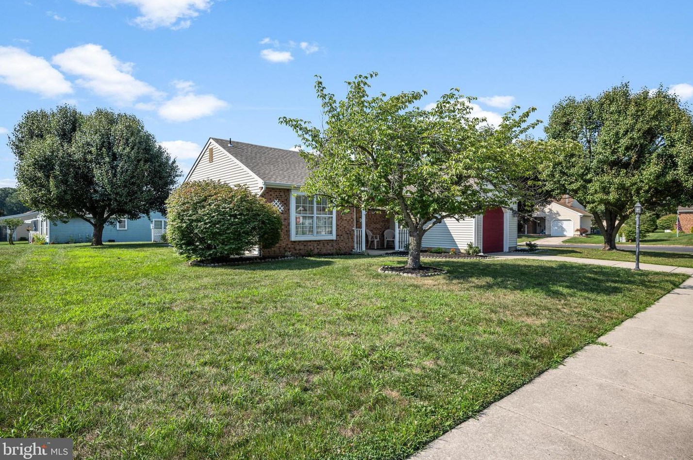 1 Lakebridge Dr, West Deptford, NJ 08096