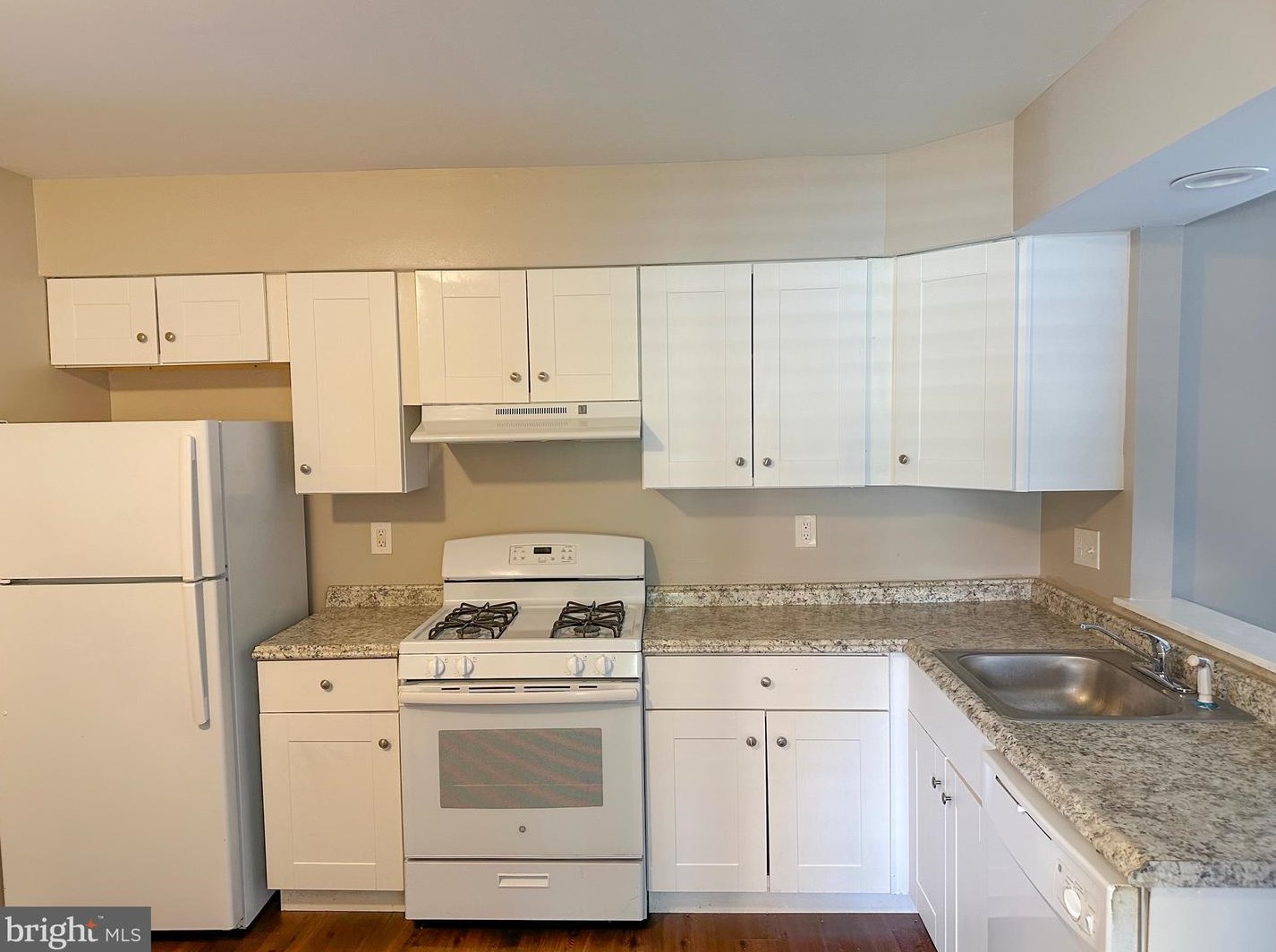120 Robins Run E, Swedesboro, NJ 08085