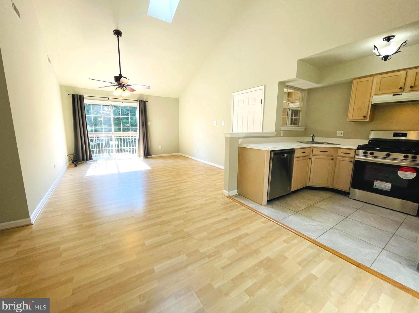 1215 Tristram Cir, West Deptford, NJ 08051-2244