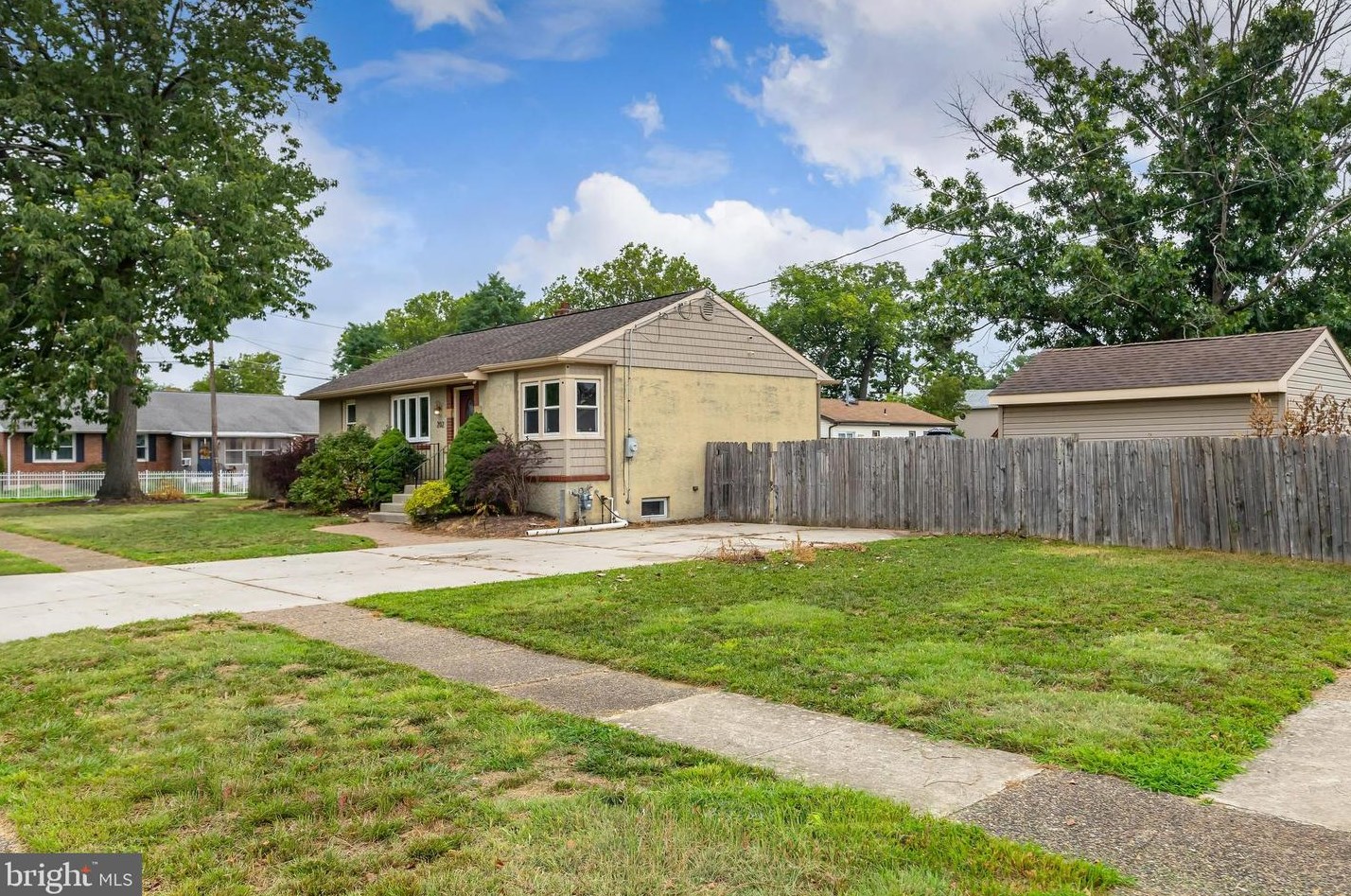 202 N Lincoln Ave, West Deptford, NJ 08063