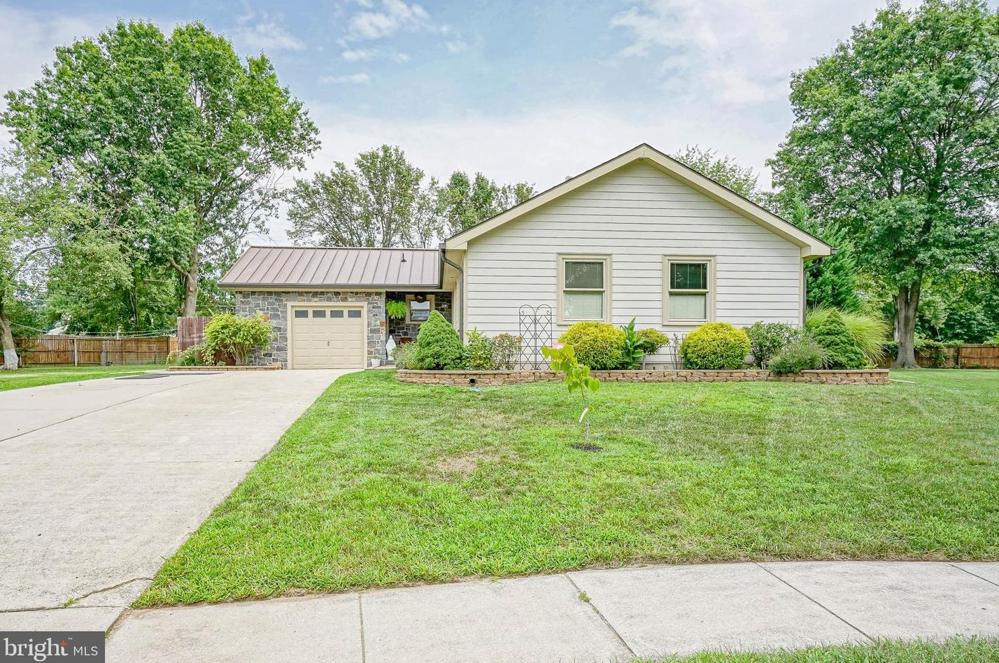 200 Ridgeway Ct, Harrison Township, NJ 08062