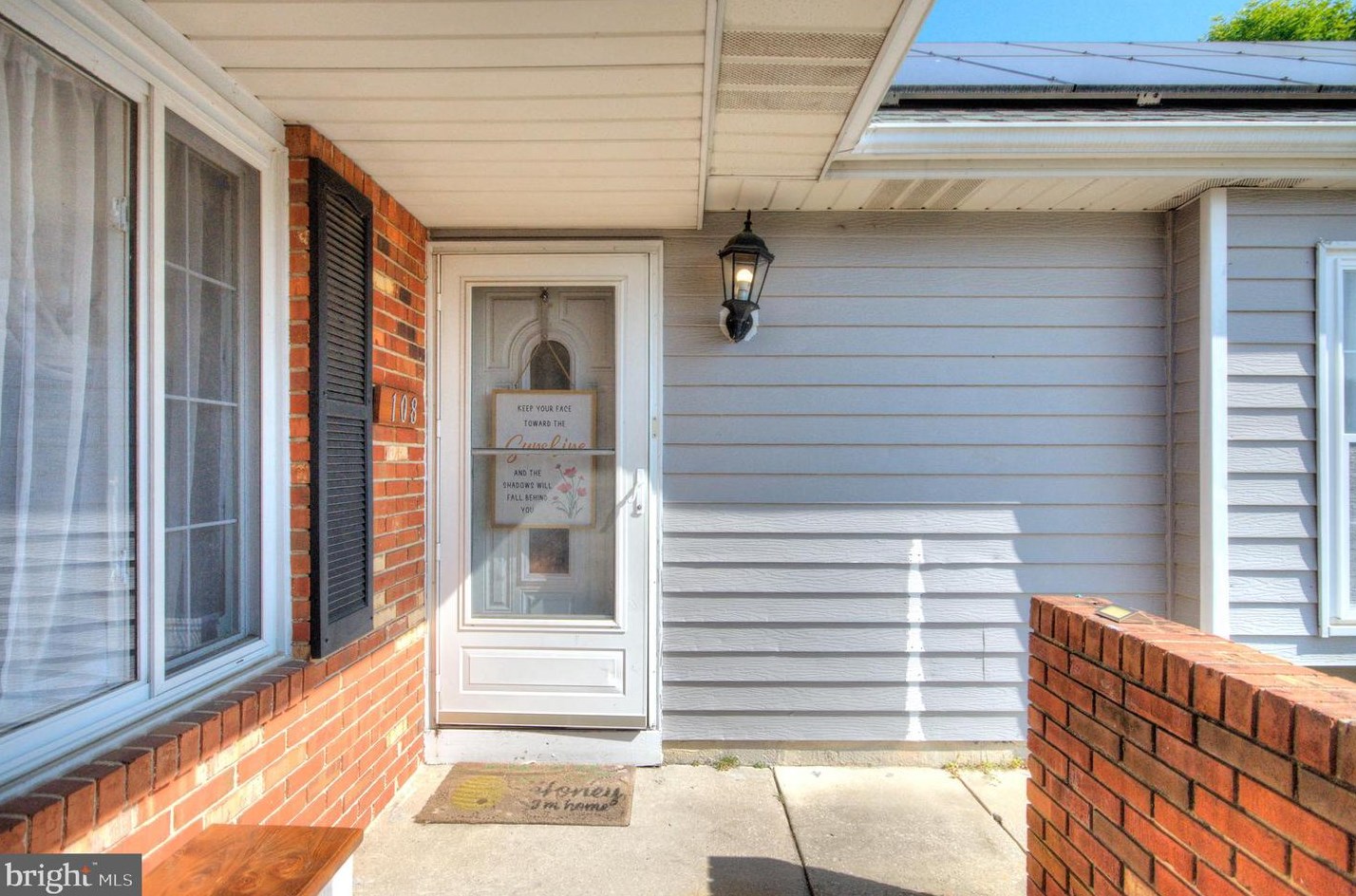 108 Champagne Dr, Swedesboro, NJ 08085