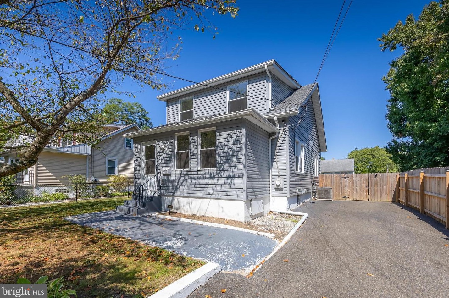 313 Woodbury Lake Dr, West Deptford, NJ 08096