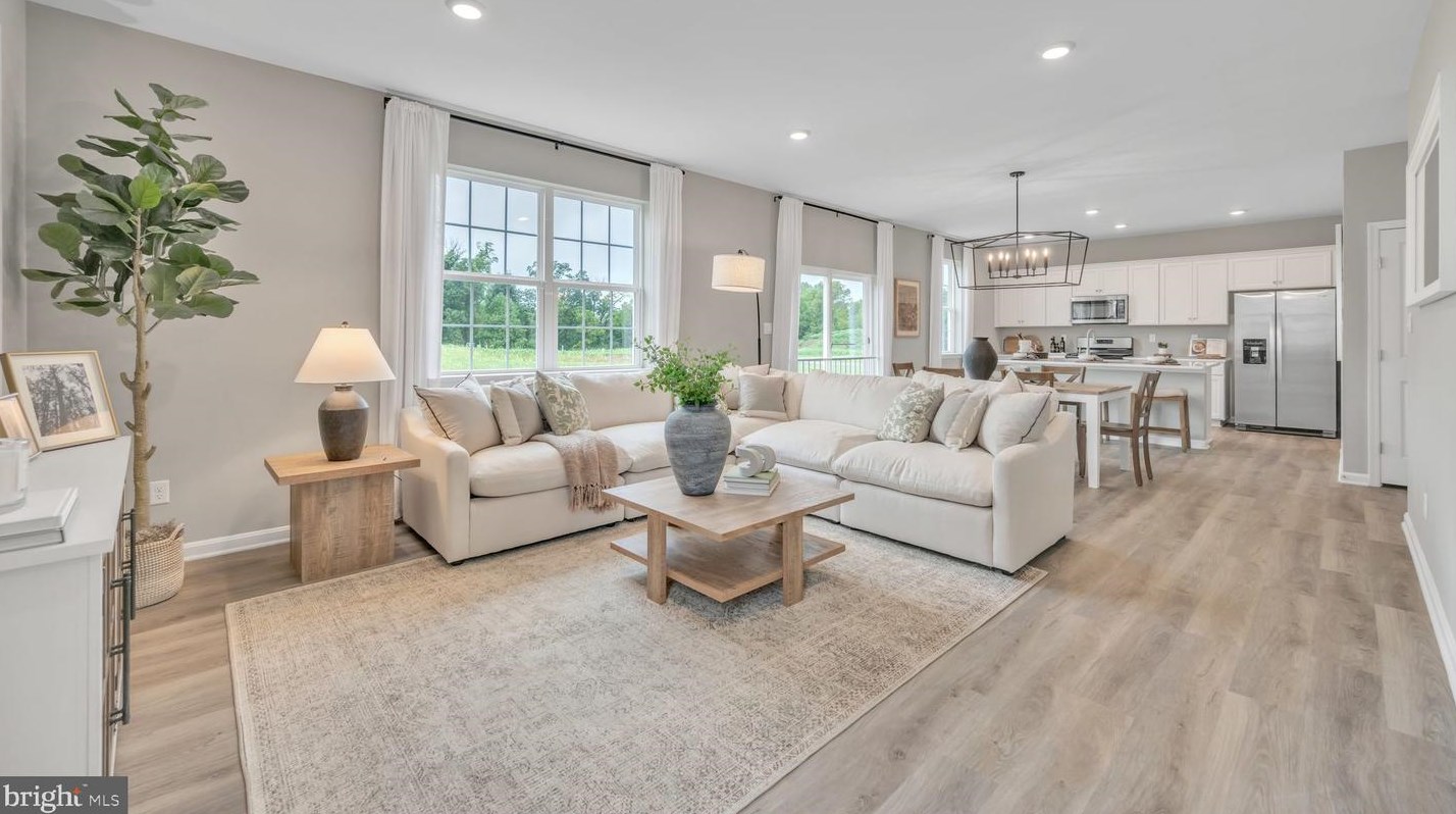 1041 Walnut Ave, West Deptford, NJ 08097